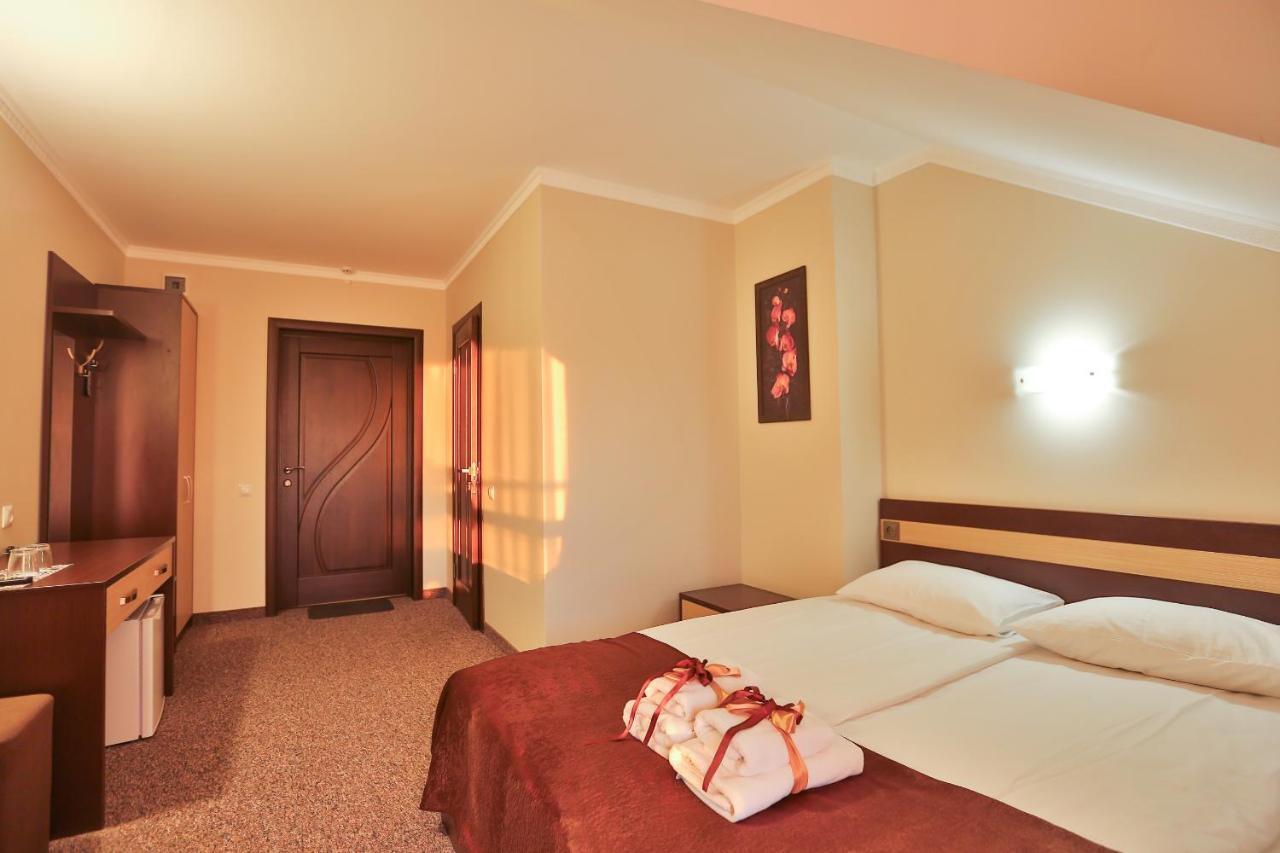 роляда Hotel *
