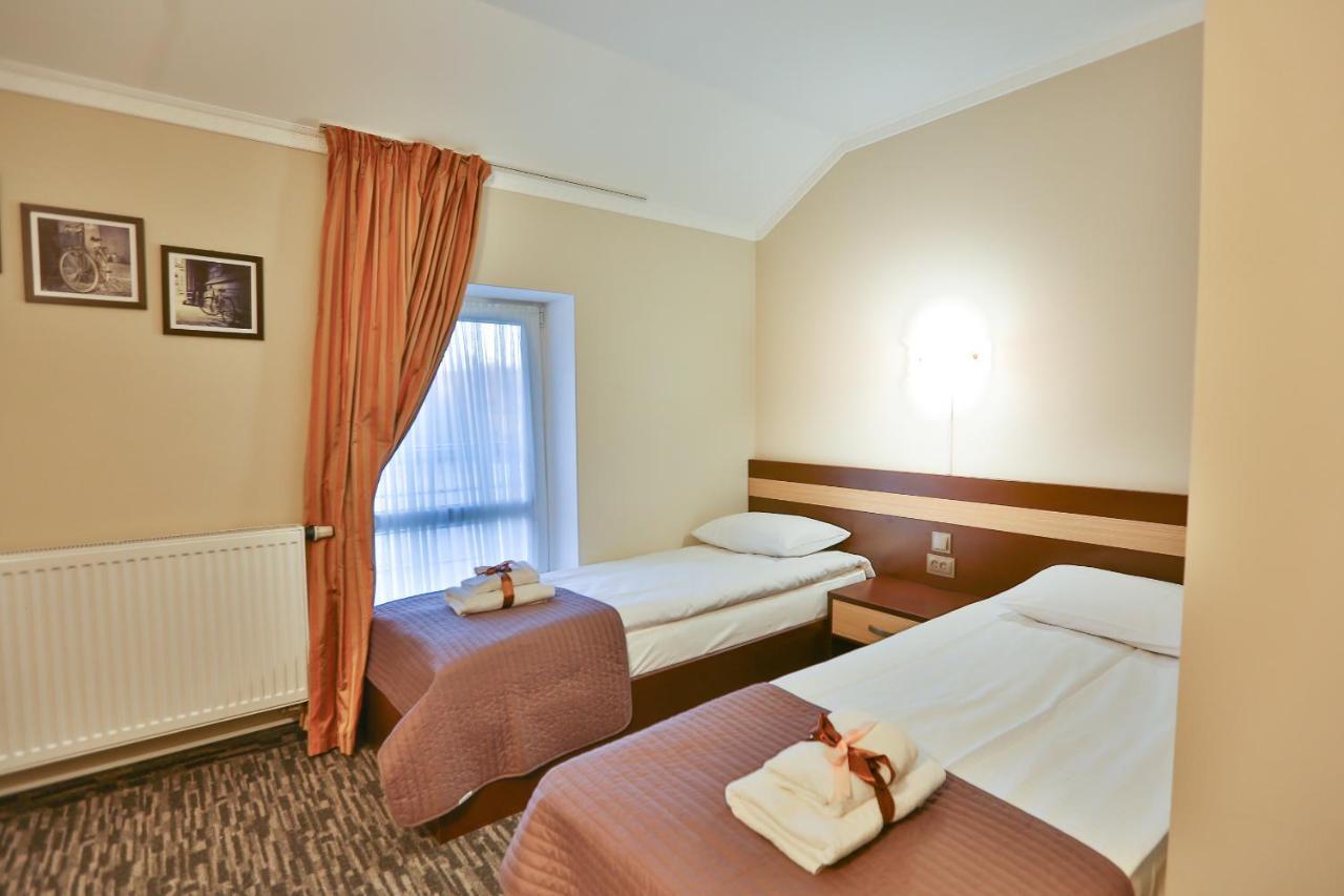 роляда Hotel *